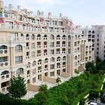 1bd Ap In La Complex Private And Pool Апартаменты *