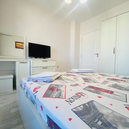 1bd Ap In La Complex Private And Pool Апартаменты *