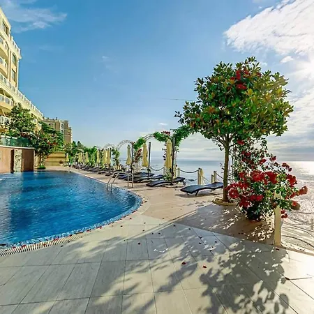 1bd Ap In La Complex Private And Pool