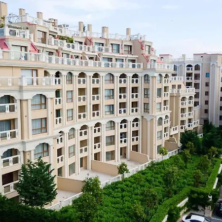 1bd Ap In La Complex Private And Pool דירה *