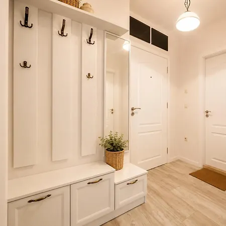 Апартаменти 1bd Ap In La Complex Private And Pool