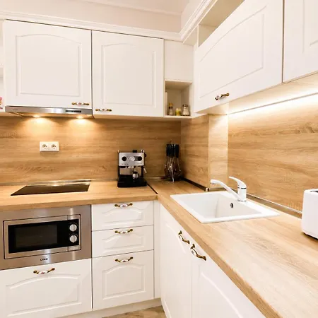 1bd Ap In La Complex Private And Pool Апартаменти