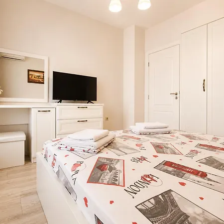 1bd Ap In La Complex Private And Pool Апартаменти *