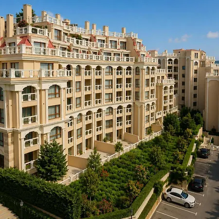 1bd Ap In La Complex Private And Pool Апартаменти